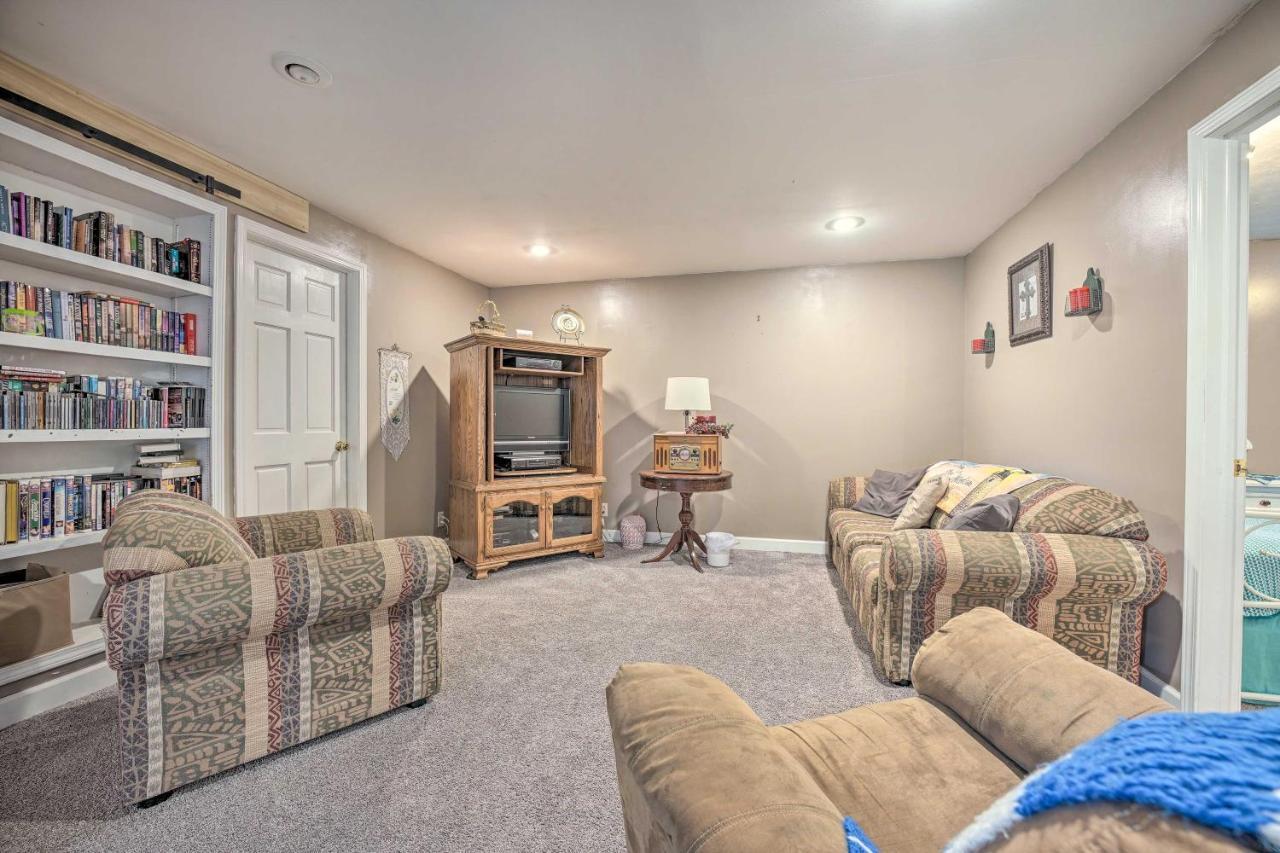 Lovely 3- Bedroom Apartment With Street Parking. Goshen Exterior foto